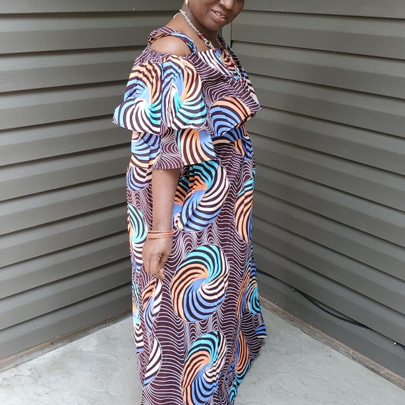 Pinwheels Crop Top Cold Shoulder - Picture 4 of 4